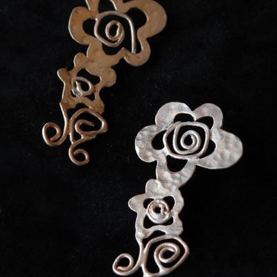 Σκουλαρίκια